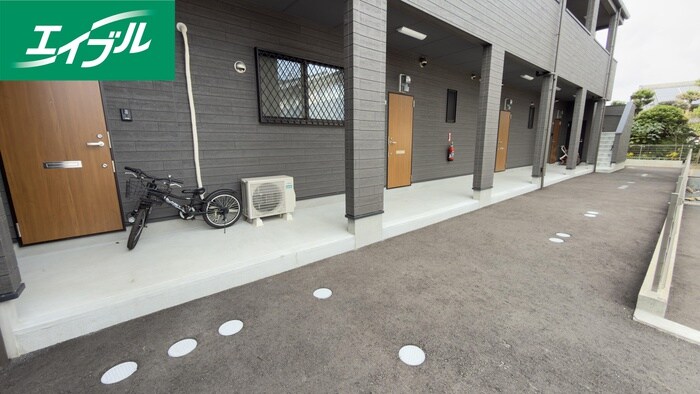 物件外観写真5　(エントランス部分)