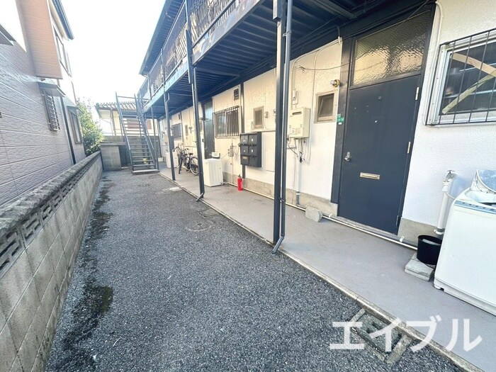 物件外観写真2　(エントランス部分)