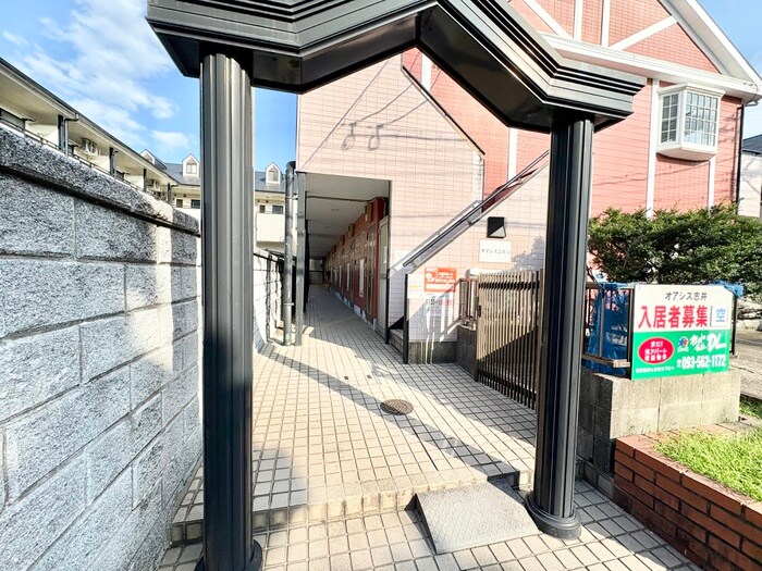 物件外観写真2　(エントランス部分)