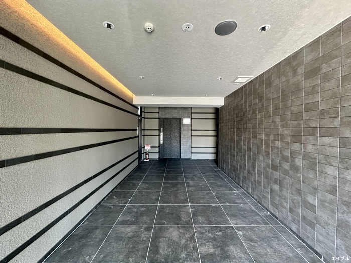 物件外観写真4　(エントランス部分)