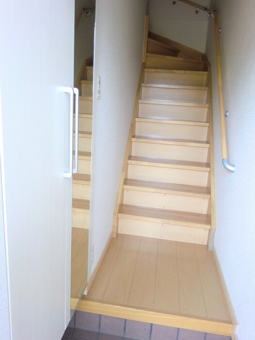 物件内観写真13　(玄関)