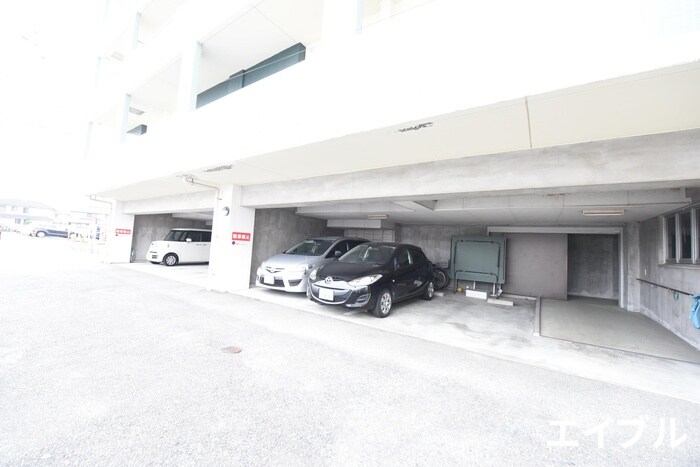 物件外観写真5　(駐車場)