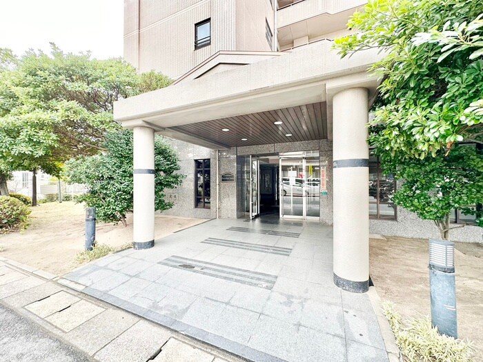 物件外観写真4　(エントランス部分)