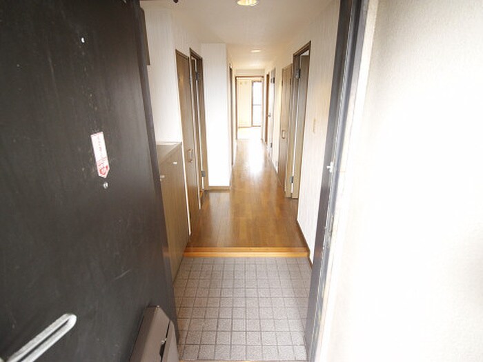 物件内観写真9　(玄関)