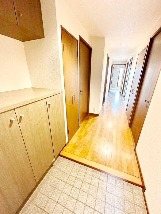 物件内観写真12　(玄関)