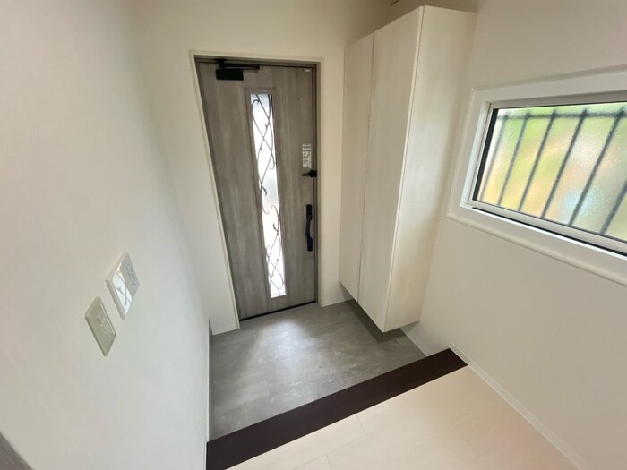 物件内観写真10　(玄関)