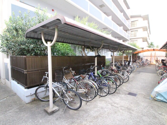 物件外観写真4　(駐輪場)