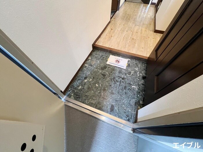 物件内観写真14　(玄関)