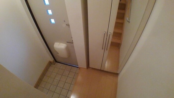 物件内観写真9　(玄関)