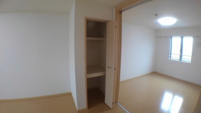 物件内観写真13　(収納)