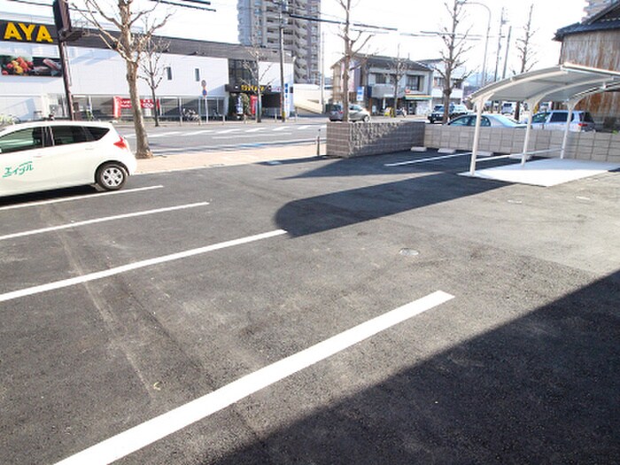 物件外観写真6　(駐車場)