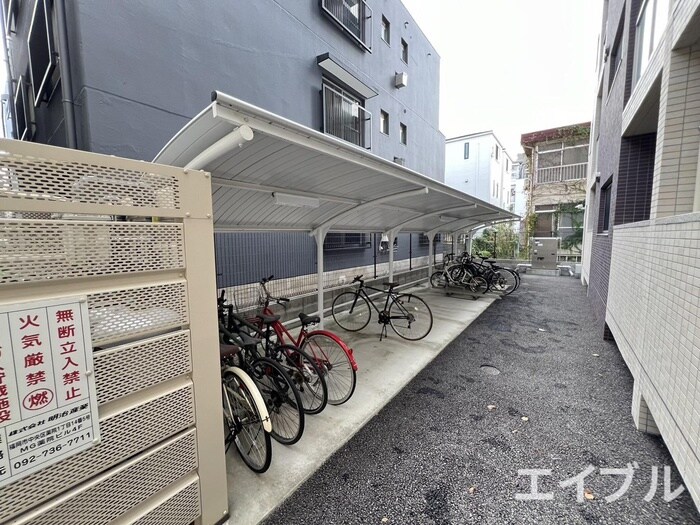 物件外観写真4　(駐輪場)