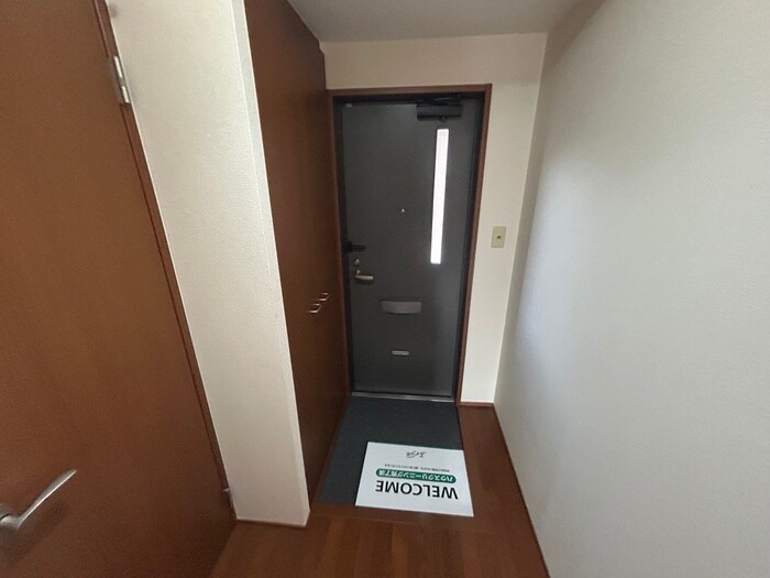 物件内観写真9　(玄関)