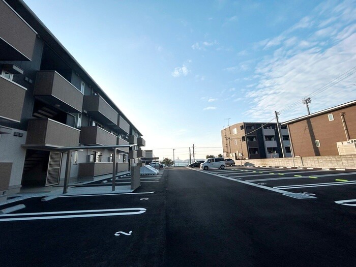 物件外観写真2　(駐車場)