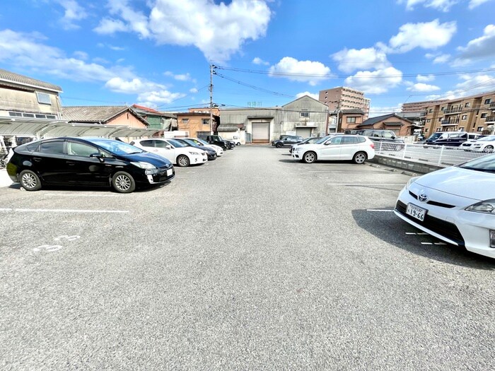 物件外観写真2　(駐車場)
