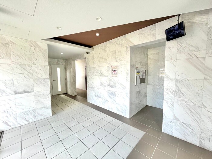 物件外観写真4　(エントランス部分)