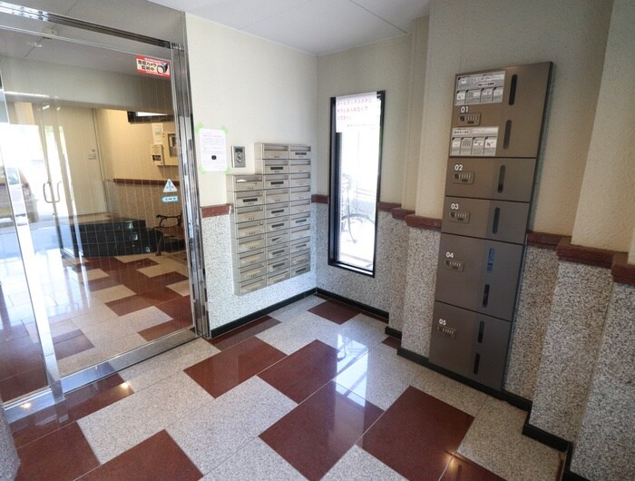 物件外観写真6　(エントランス部分)