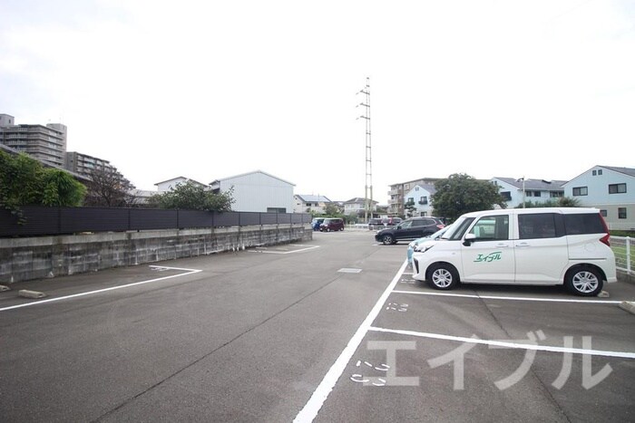 物件外観写真4　(駐車場)