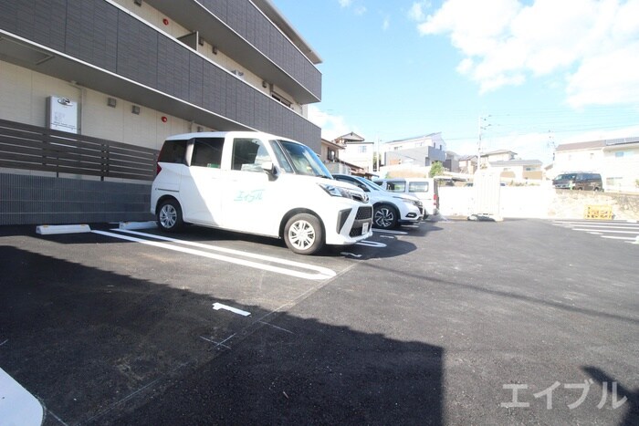 物件外観写真4　(駐車場)