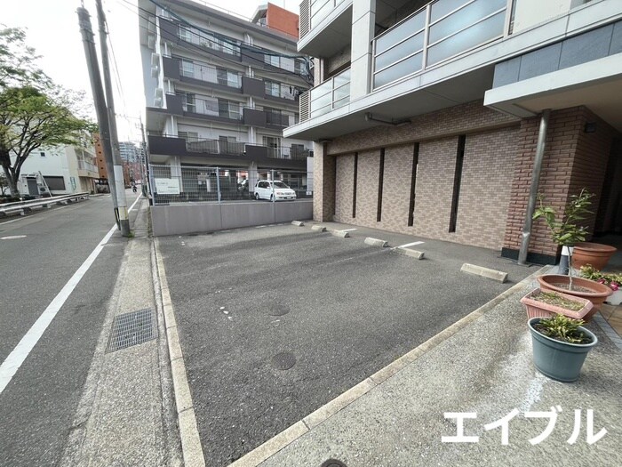 物件外観写真3　(駐車場)