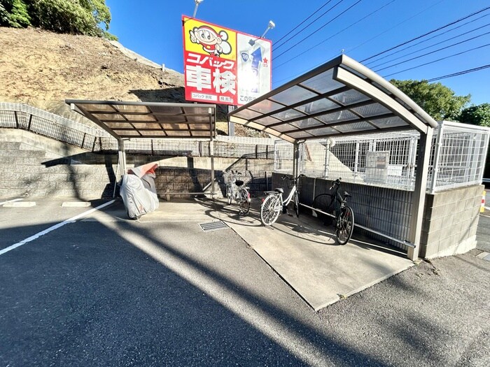 物件外観写真3　(駐輪場)