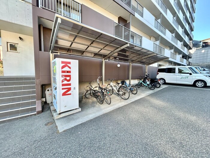 物件外観写真4　(駐輪場)
