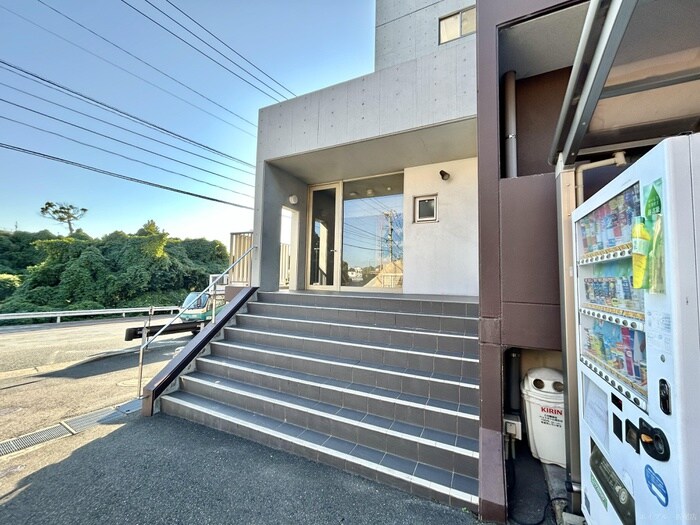 物件外観写真5　(エントランス部分)