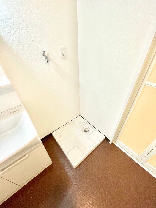 物件内観写真15　(洗濯機置場)