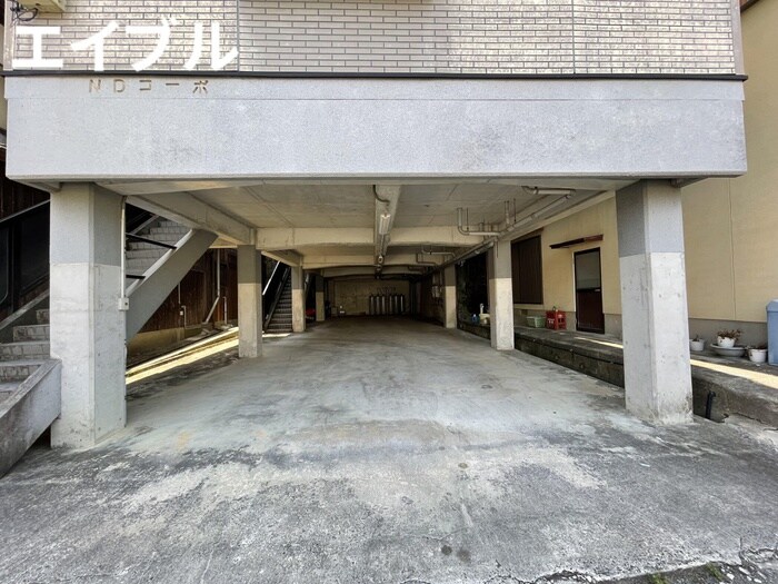 物件外観写真4　(駐車場)