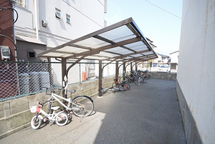 物件外観写真2　(駐輪場)