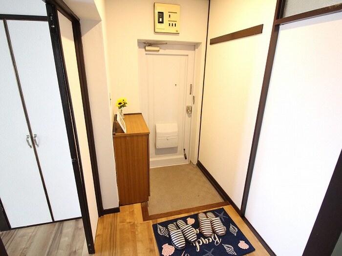 物件内観写真9　(玄関)