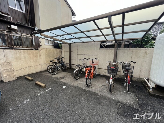物件外観写真4　(駐輪場)