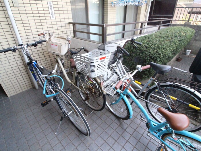 物件外観写真4　(駐輪場)