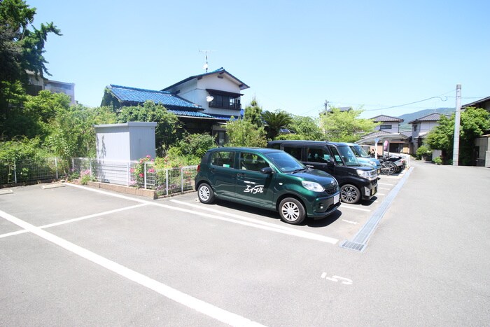 物件外観写真4　(駐車場)