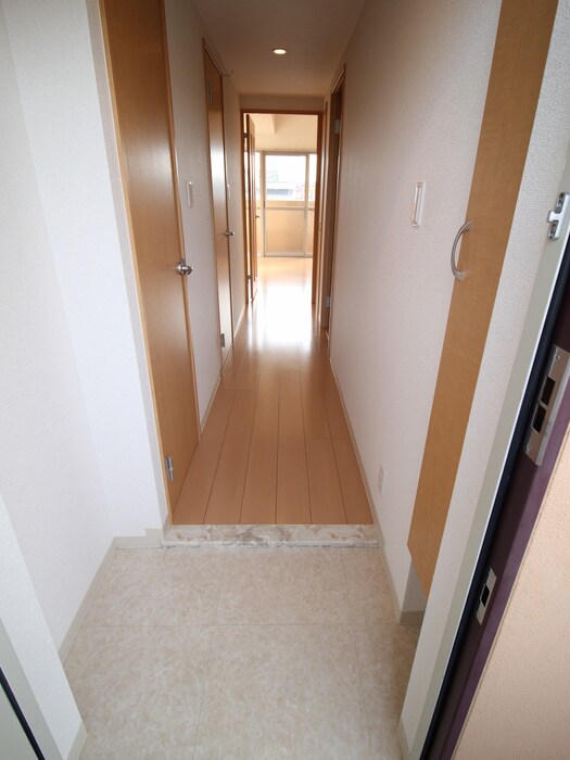 物件内観写真12　(玄関)