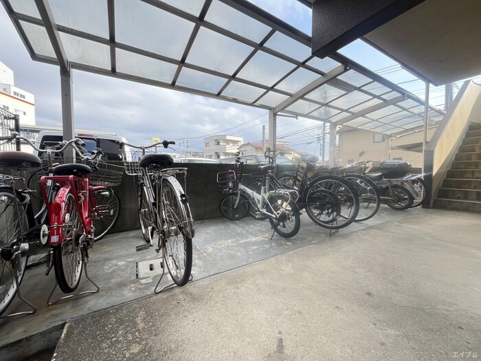 物件外観写真5　(駐輪場)