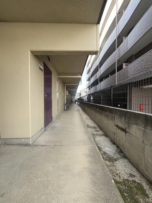 物件外観写真6　(エントランス部分)