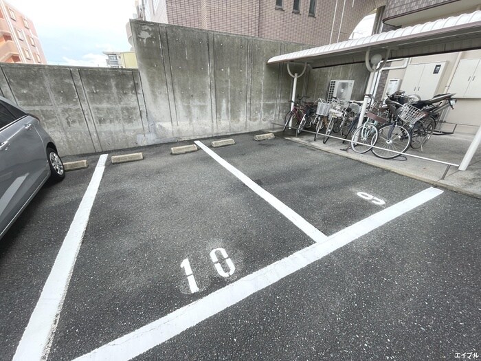 物件外観写真3　(駐車場)