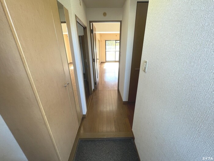 物件内観写真12　(玄関)