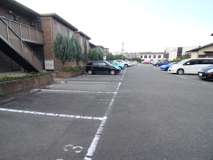 物件外観写真3　(駐車場)