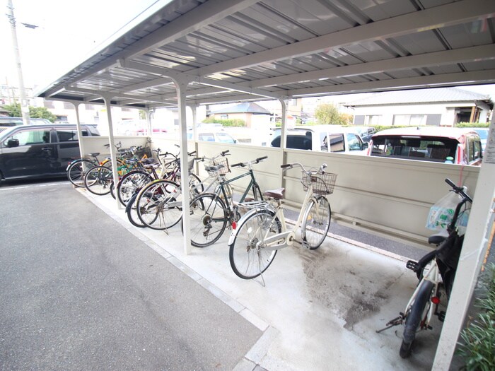 物件外観写真4　(駐輪場)