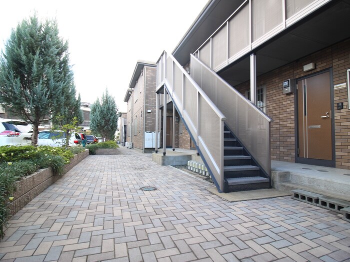 物件外観写真5　(エントランス部分)