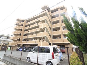 クローバーフォー外観写真