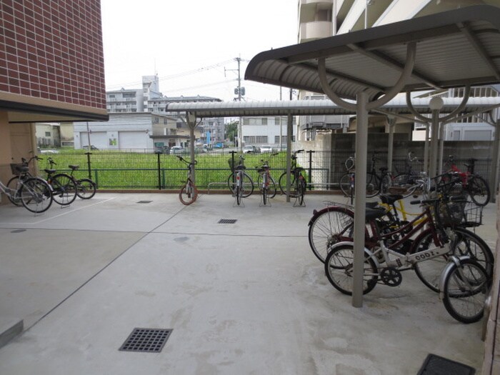 物件外観写真3　(駐輪場)