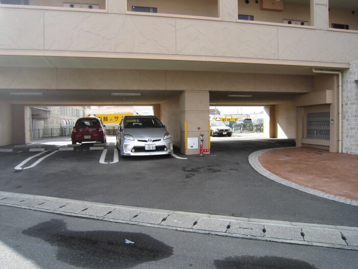 物件外観写真5　(駐車場)