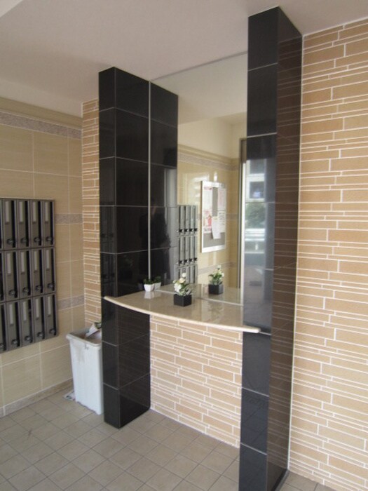 物件外観写真6　(エントランス部分)