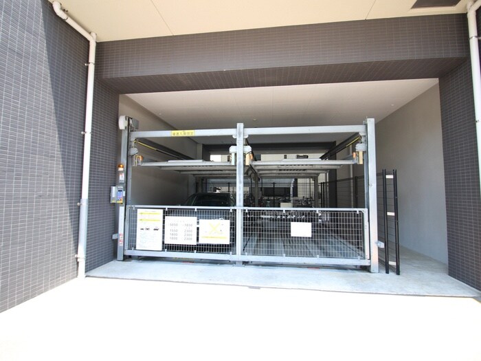 物件外観写真6　(駐車場)