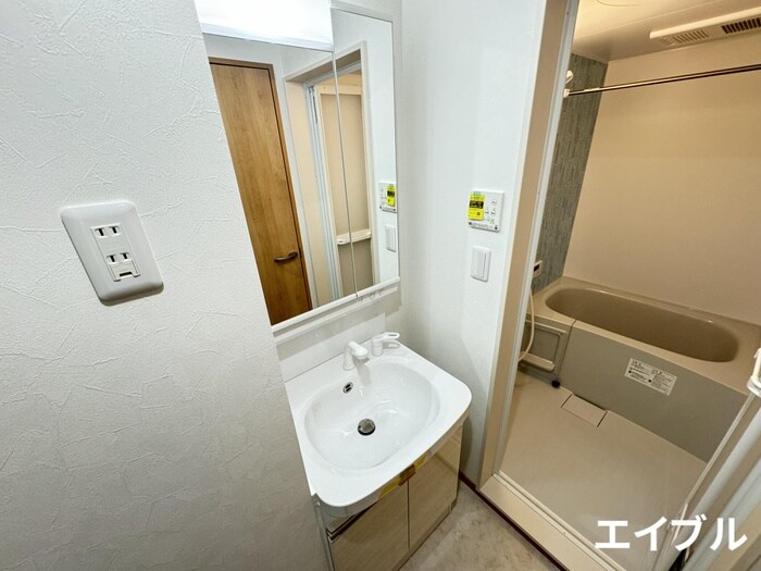 物件内観写真8　(洗面)