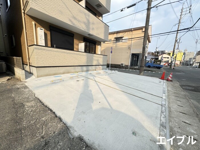 物件外観写真3　(駐車場)