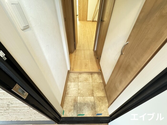 物件内観写真13　(玄関)